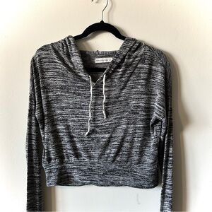 Abercrombie & Fitch heathered gray cropped hoodie. XS fits like a medium.